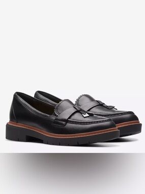 Like new Clarks Westlynn Bella Black Leather Tassel Loafers Brown Welt US 8.5